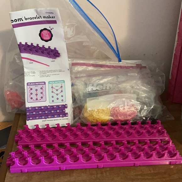 Cra-Z- loom Bracelet Maker - Picture 4 of 9
